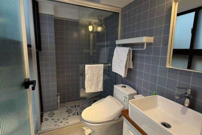 Cozy Private Room in a Renovated Lane House | Xuhui