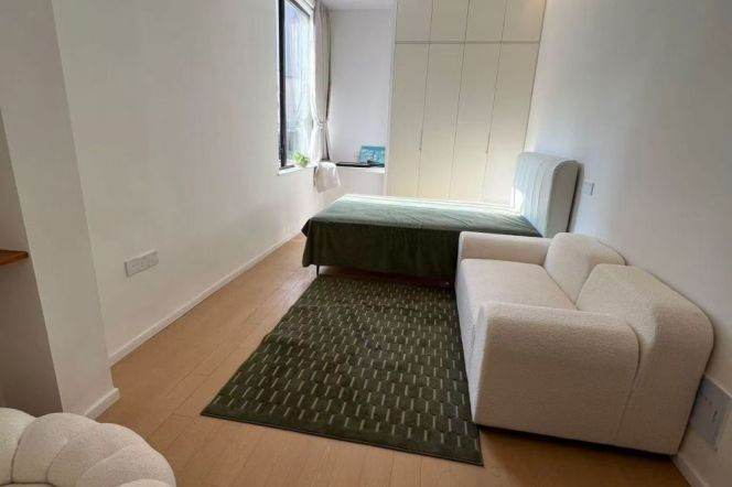 Brilliant high ceiling one bedroom Apt+gym+heating+central AC @Changping