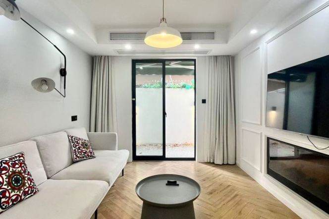 Jiaotong University floor heating 2br/2lr/2ba apt wt yard; L10/11