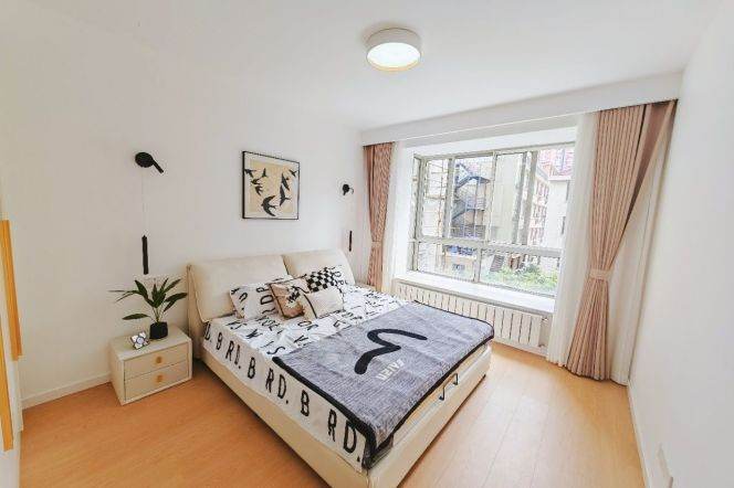 2 Brs, 2 Baths with Open Balcony, 130 sqm, Wall Heating @ Jiashan rd Station L9&12