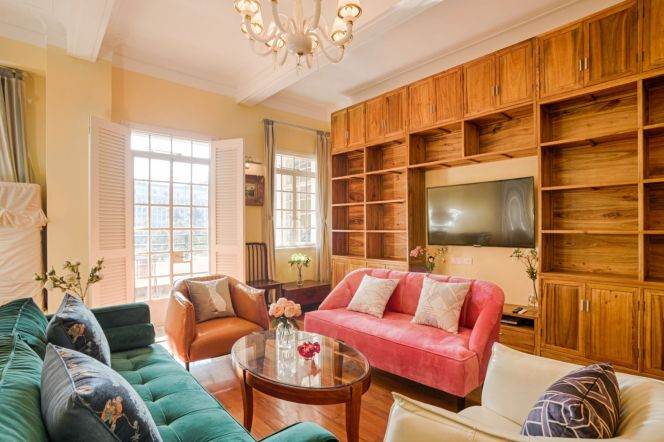 Big Apt with Riverview Balcony in Embankment Apts