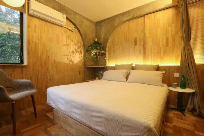 Bright 2br/1bt Apt in middle Huaihai Road