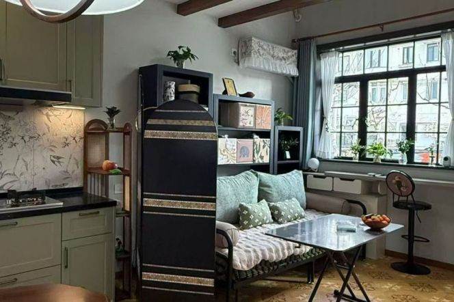 Jing’an Cool Loft 1Br/2Lr/1Bt+Lovely Patio Close to L2/12/13 West Nanjing Rd Station 