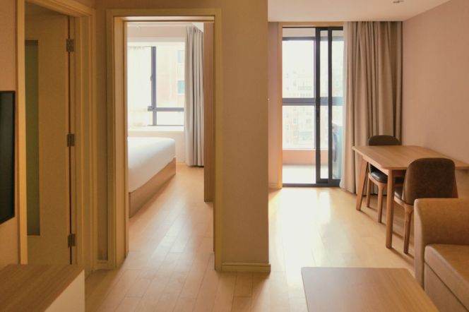 1 br service apt in Putuo District Near Changshou Rd Station(Line 13)