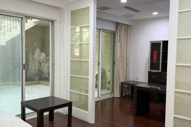 Wu Kang Road / Huan Dong Road, one of the four luxurious residences, garden-level duplex