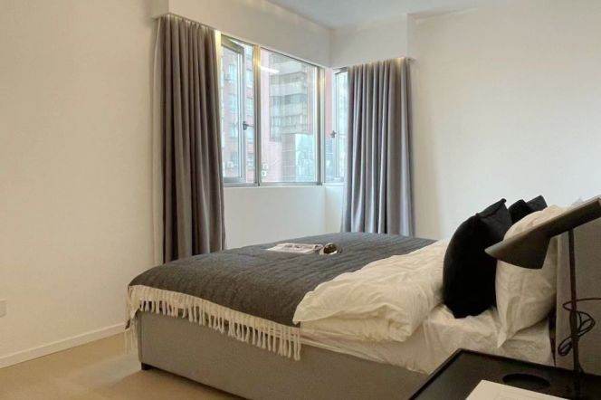 Big Balcony+Spacious&Modern&Bright 3Bdrs 2Baths Apt+Nice View+Jing'an Temple+Great Compound