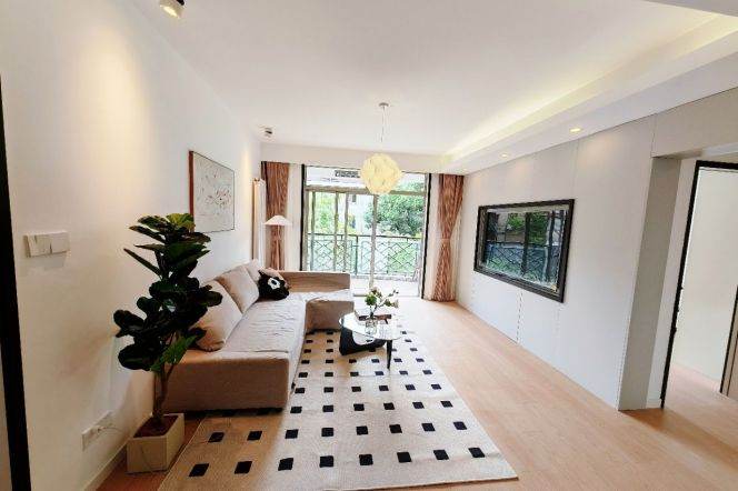 2 Brs, 2 Baths with Open Balcony, 130 sqm, Wall Heating @ Jiashan rd Station L9&12