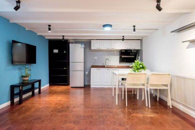 Bright 1Br + Yard @ L1/10/12 Shanxi rd station