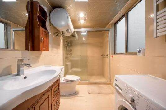 Bright 1Br + Yard @ L1/10/12 Shanxi rd station