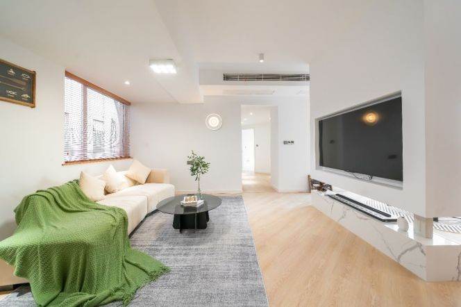 2+1 Rooms, 2 Baths, 150 sqm, Floor Heating/Central ac @ Shanghai stadium L4