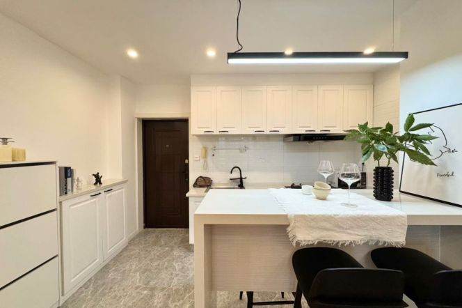 2 Brs, 2 Baths, 130 sqm, High value @ Jiangsu rd station L2&11