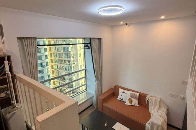 1Loft near line 2/3/4 Zhong'shan Park, ECNU and Dong'hua Uni can 6 months and above leasing