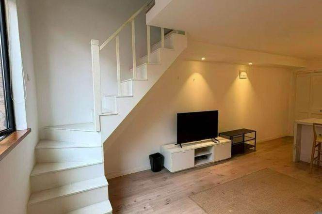 Bright 1Br/1Lr/1Bt apt nr Jiashan rd,M9/12