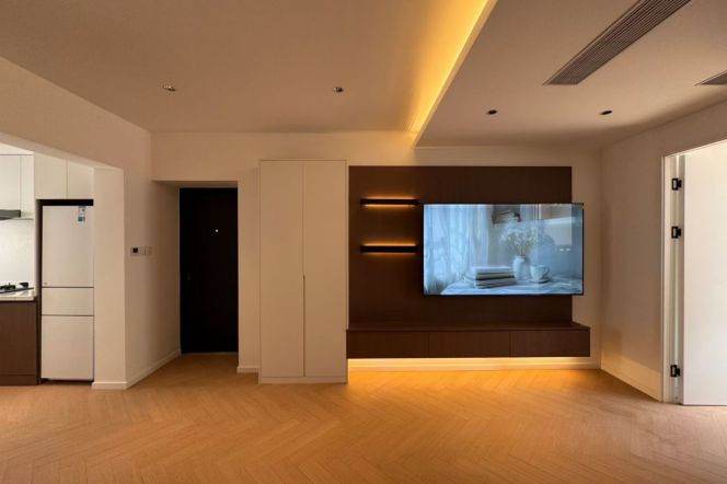 Newly Renovated Modern1Br/2Lr/1Bt Close L2/12/13 WestNanjing Rd Station 