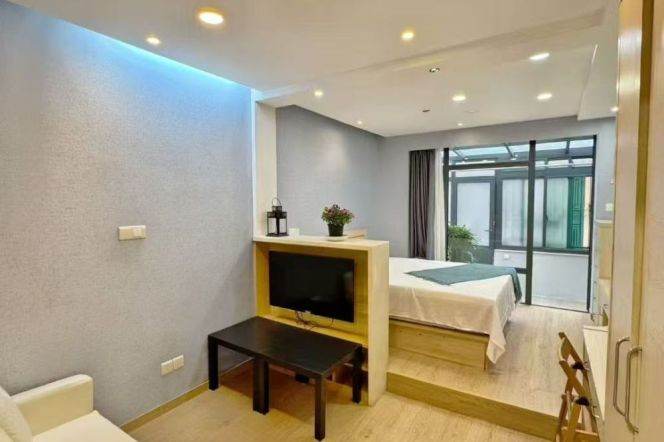 Elegant 1br/1lr/yard @jing’an temple sta 6.4k