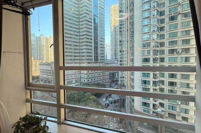 1Loft near line 2/3/4 Zhong'shan Park, ECNU and Dong'hua Uni can 6 months and above leasing