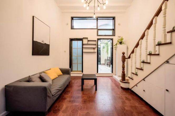 Bright 1Br + Yard @ L1/10/12 Shanxi rd station