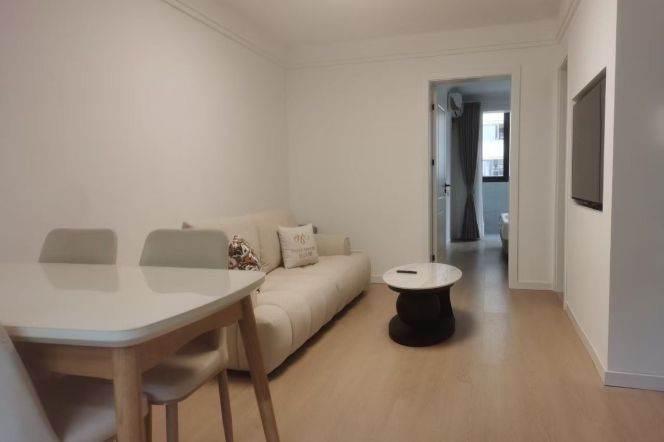 Renovated 1br apt with big kitchen,close to Laowaijie,Line10