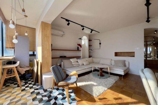 Charming 2Brs/1Lr/1Bt apt nr Shanghai library,M10/11