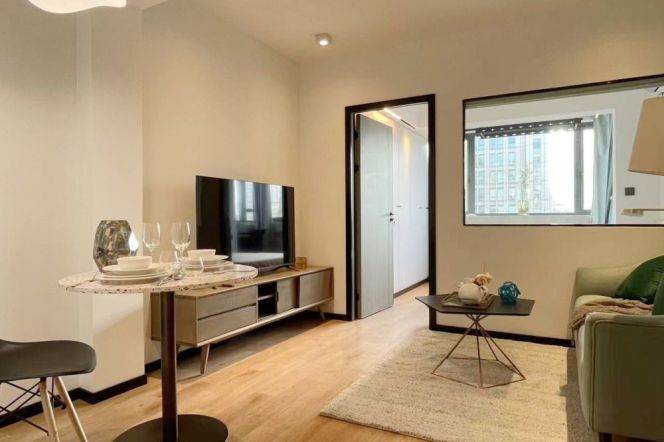 Really Bright&Spacious Elevator 1Bdr 1Bath/Nice View+Jing An Temple/Large Closet