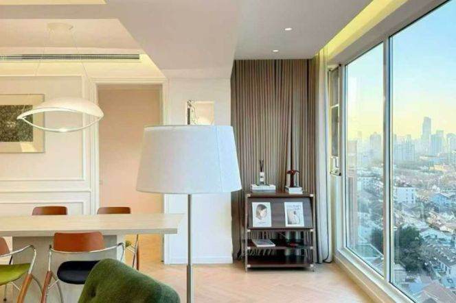 Charming 3BR 2BA High-Floor w/Big LivR+Great Views nr IAPM