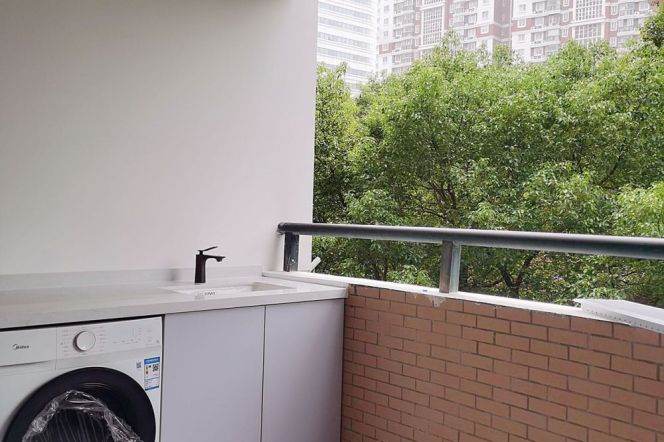 Elevator 3 + 1br-Changning Road - 4 minutes to Line 2/3/4 - Zhongshan Park