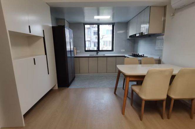 Renovated 1br apt with big kitchen,close to Laowaijie,Line10