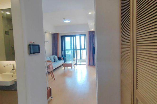 Bright spacious 1 br next NYU shanghai, 4 mins walking to L6/8/11