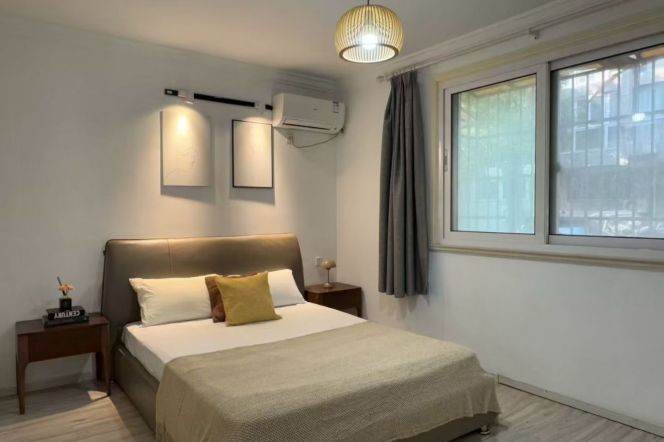 Nice balcony 2Brs/1Lr/1Bt apt nr Longde rd,M11/13