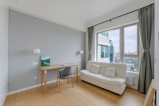 High-rise 3br/2bt Flat in Wellington Garden