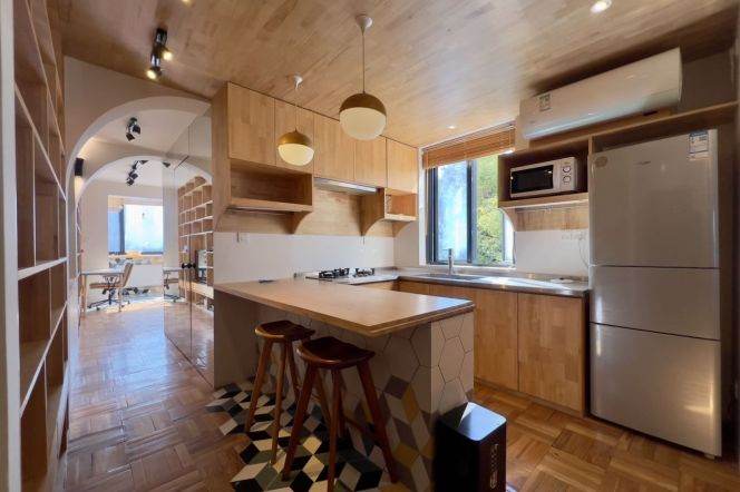 Charming 2Brs/1Lr/1Bt apt nr Shanghai library,M10/11