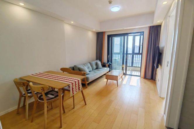 Bright spacious 1 br next NYU shanghai, 4 mins walking to L6/8/11