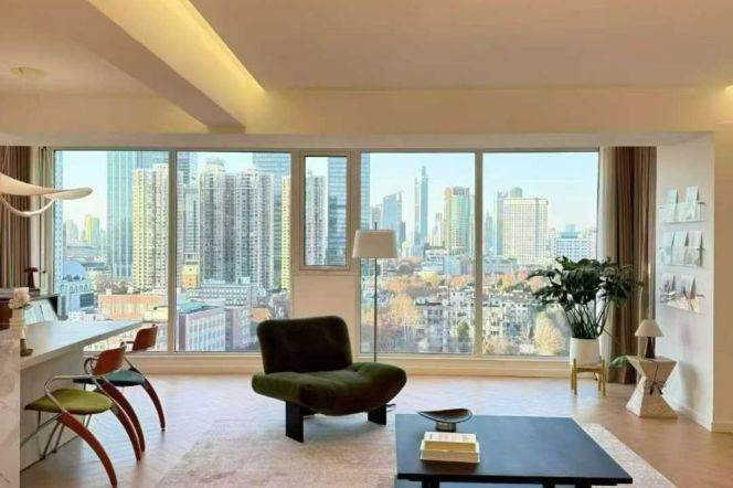 Charming 3BR 2BA High-Floor w/Big LivR+Great Views nr IAPM