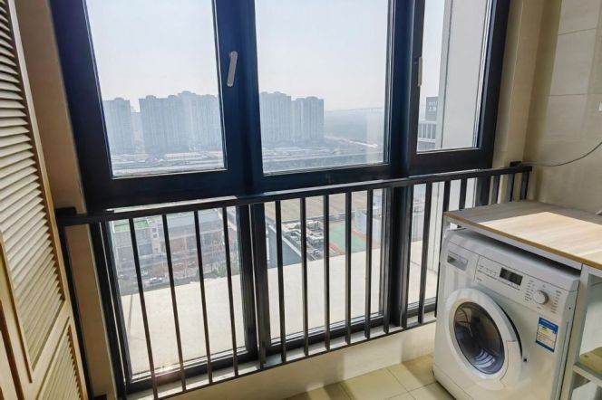 High floor 1 br next NYU shanghai, easy walking to L6/8/11 Oriental sports center