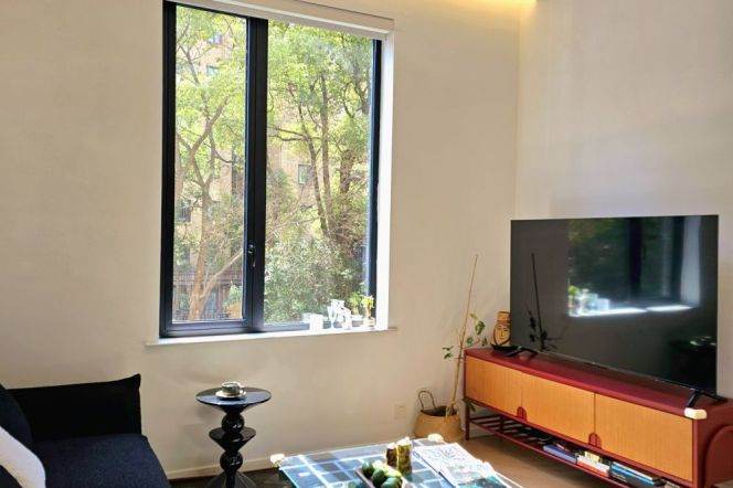 1br +1study Service apt in Jing'an District Near Changping Rd (Line 7)