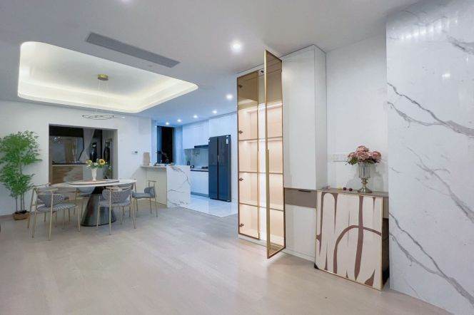 Morden 4brs with floor heating   beside Century Park