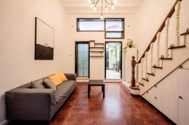 Spacious 1Br w. Patio Furnished @Iapm