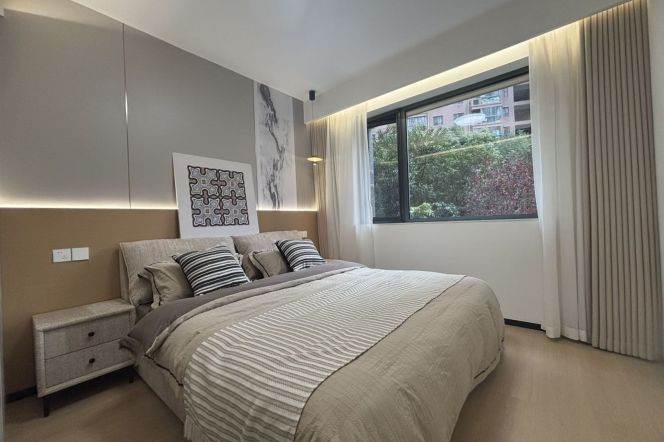 Upscale one bedroom Apt with central AC and Bathtub@Loushanguan Rd
