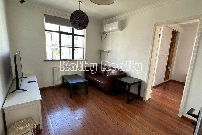 Bright 1BR APT Changshu Rd Wall heating Balcony 8.5k