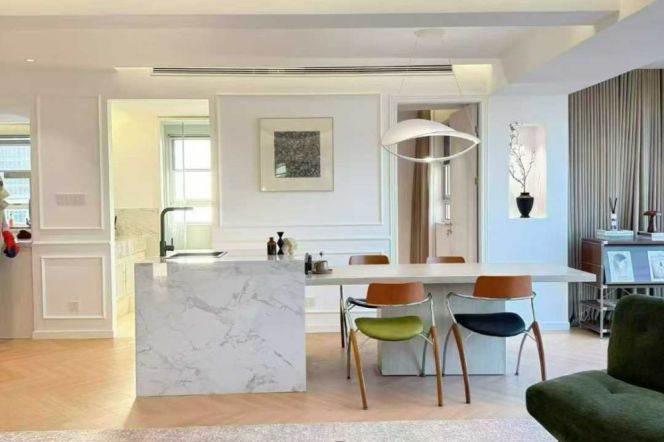 Charming 3BR 2BA High-Floor w/Big LivR+Great Views nr IAPM