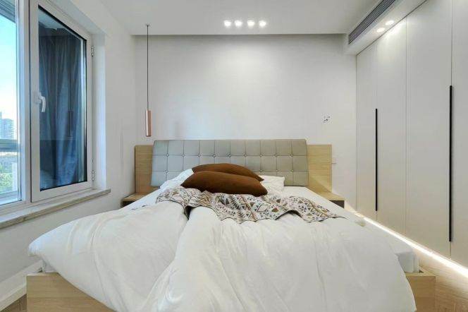 Stunning 3Beds in Jing'an with Floor Heating/Dual Metro /Double Balconies/ Full Smart Home