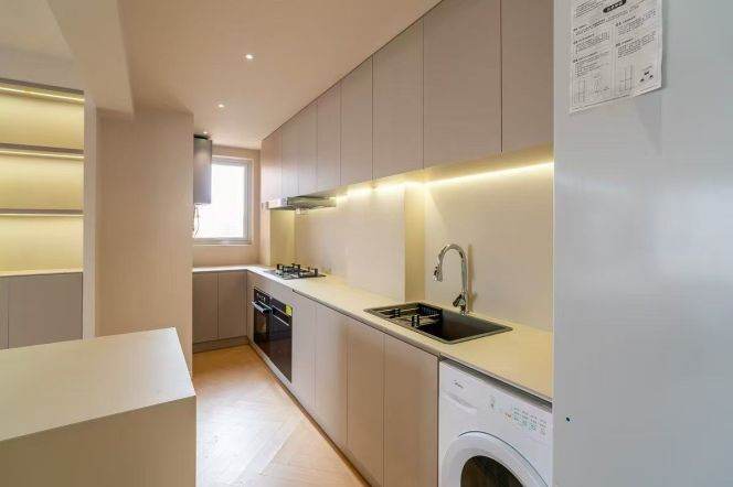 Prime 4Beds in Jing'an Core with Floor Heating / Dual Metro / Oriental Pearl View