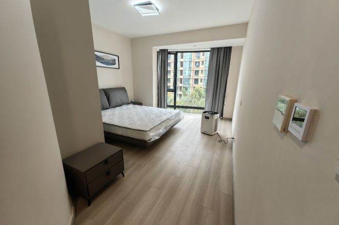 Morden 4brs with balcony and floor heating    beside the biggest park in Shanghai