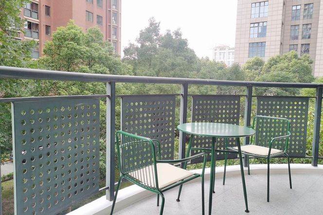 Elevator 3 + 1br-Changning Road - 4 minutes to Line 2/3/4 - Zhongshan Park