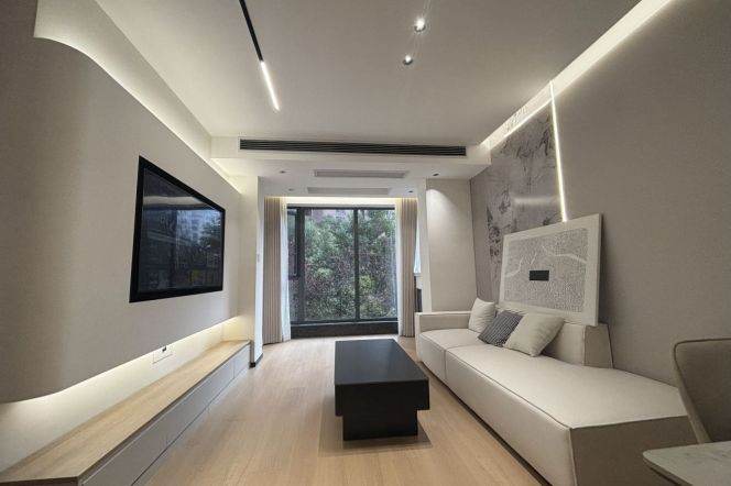 Upscale one bedroom Apt with central AC and Bathtub@Loushanguan Rd