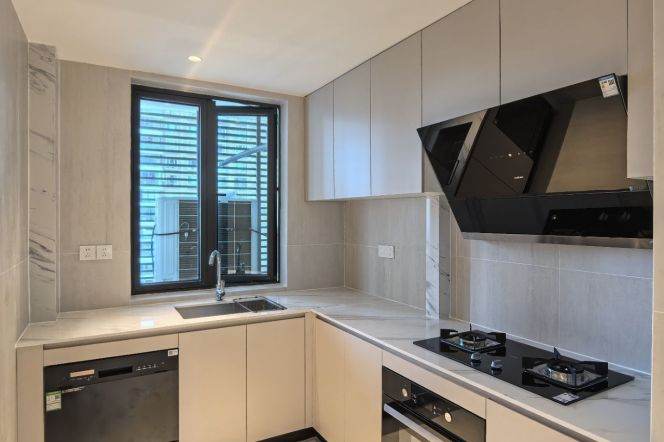 modern 3brs modern furniture beside line 6 and near Huang pu river onlly 21.8K 