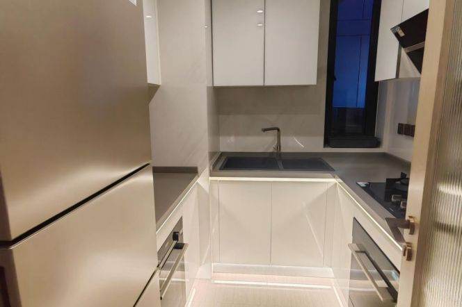 Modern compound 3 br with floor heating+ Oven+Dishwash,near L 6/8/11 