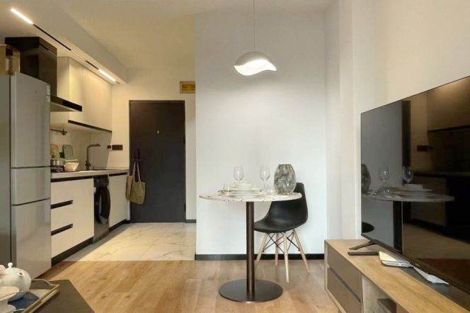 Really Bright&Spacious Elevator 1Bdr 1Bath/Nice View+Jing An Temple/Large Closet