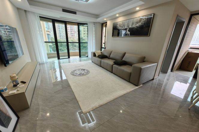 Morden 4brs with balcony and floor heating    beside the biggest park in Shanghai