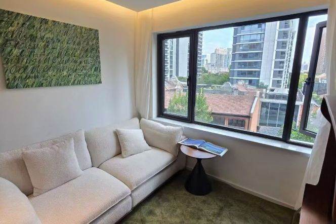 Charming one bedroom Apt+Heating+oven+dishwasher@West Nanjing Rd